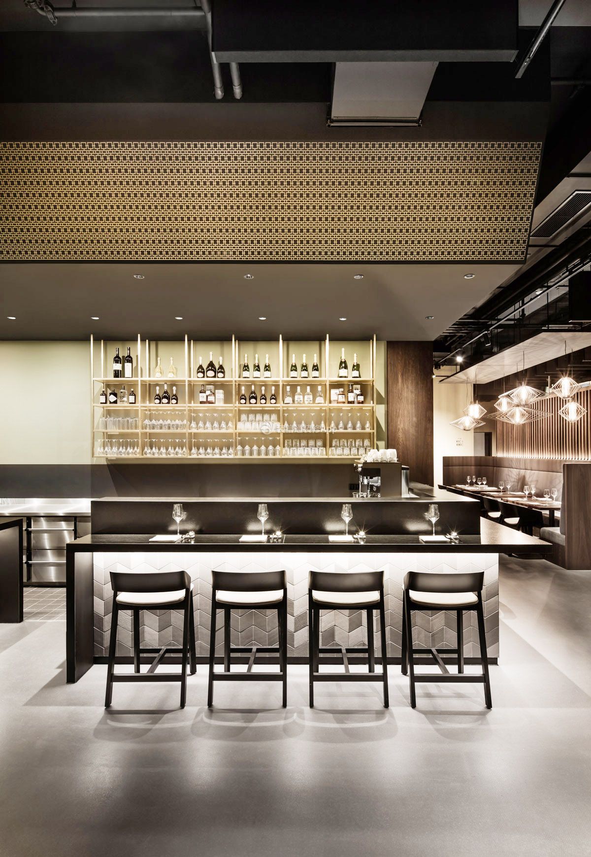 長沙餐飲店面吧臺裝潢設(shè)計(jì)效果圖 打造城市美食空間的視覺焦點(diǎn)